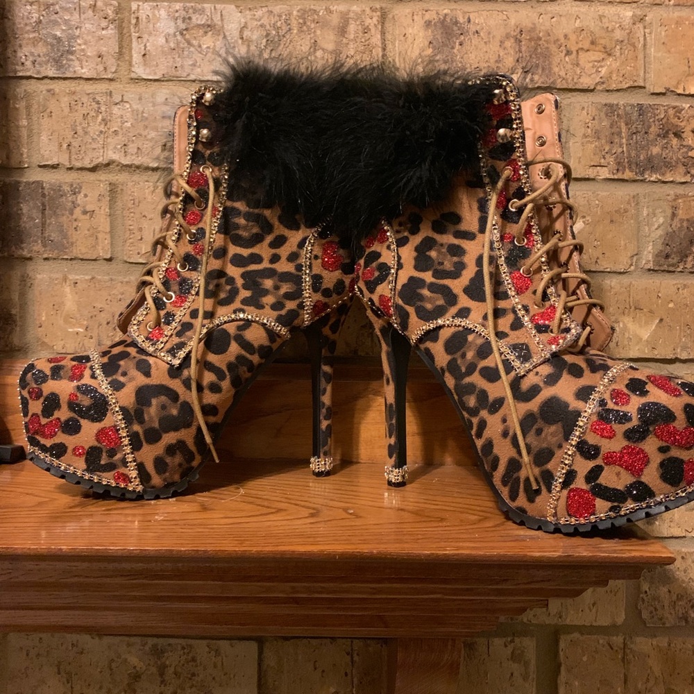 Customize Boots - Picture 2 of 3